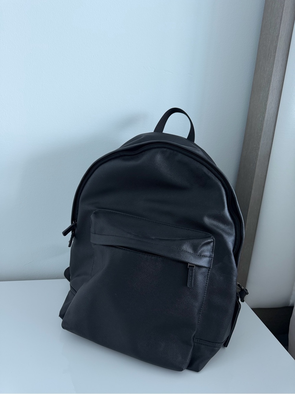 Black Backpack Like New - Picture 4 of 10